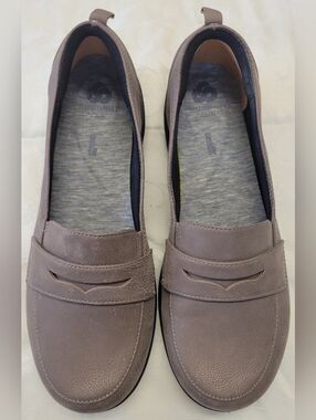 Clarks Cloudsteppers Loafers Womens 9.5 Wide Taupe Comfort Slip On Casual Flats